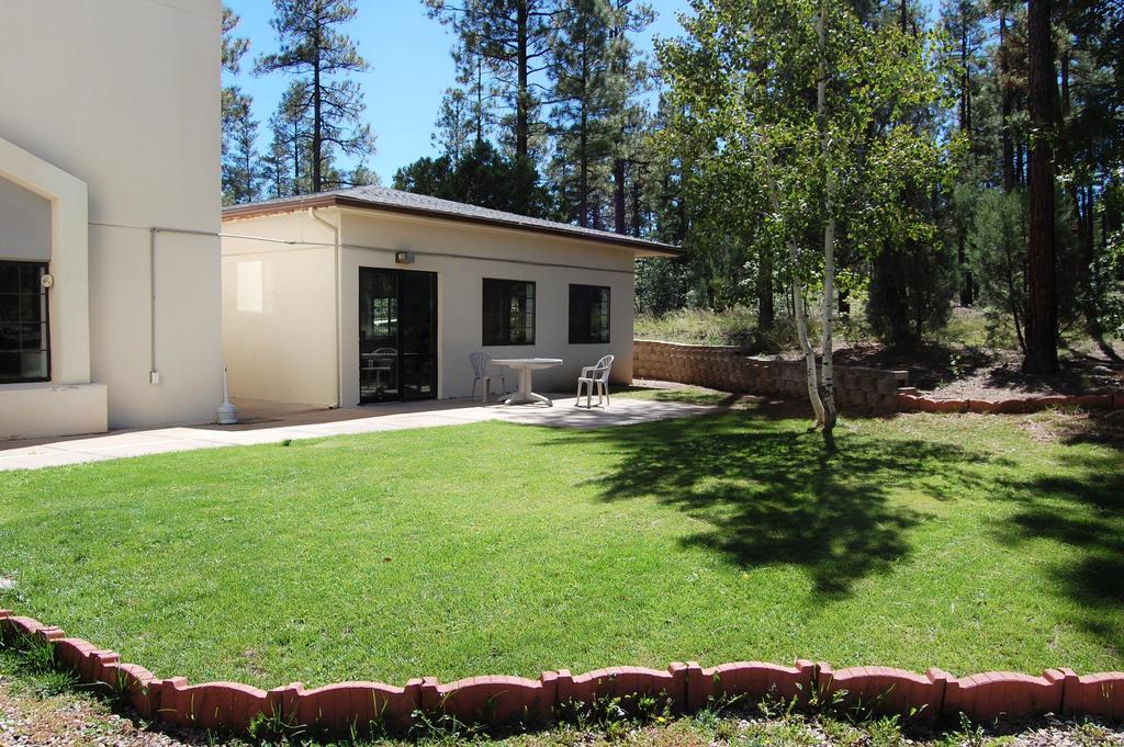 Super 8 By Wyndham Show Low Dış mekan fotoğraf